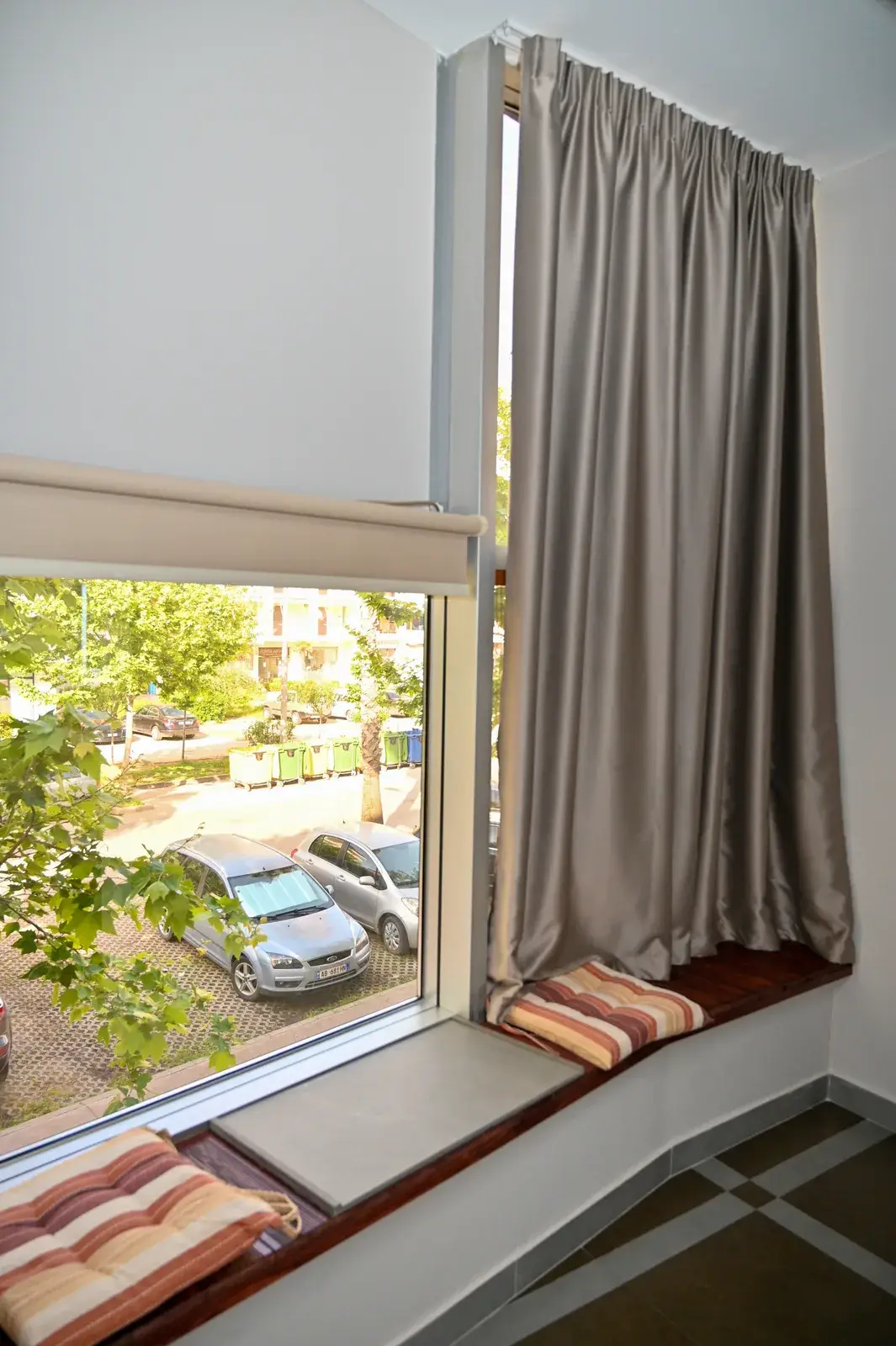 City view over the avenue from the window seat — Vila Emes, Plazh, Durrës