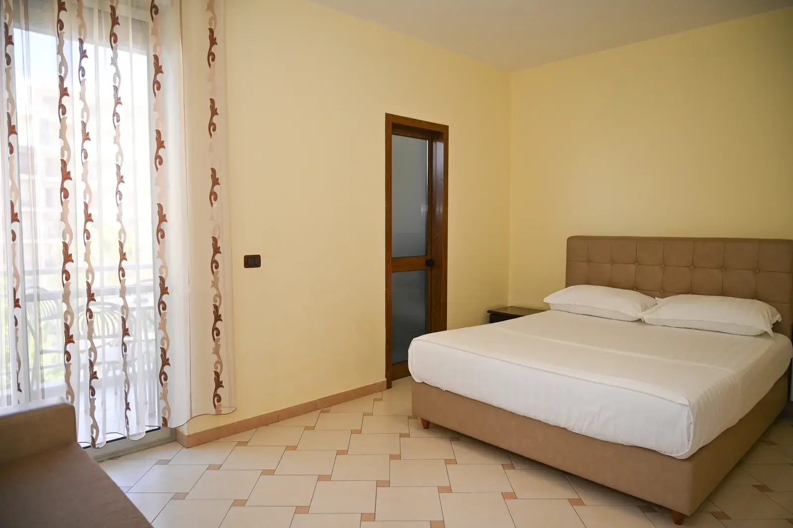 Economic Triple Room — room, Vila Emes, Plazh, Durrës