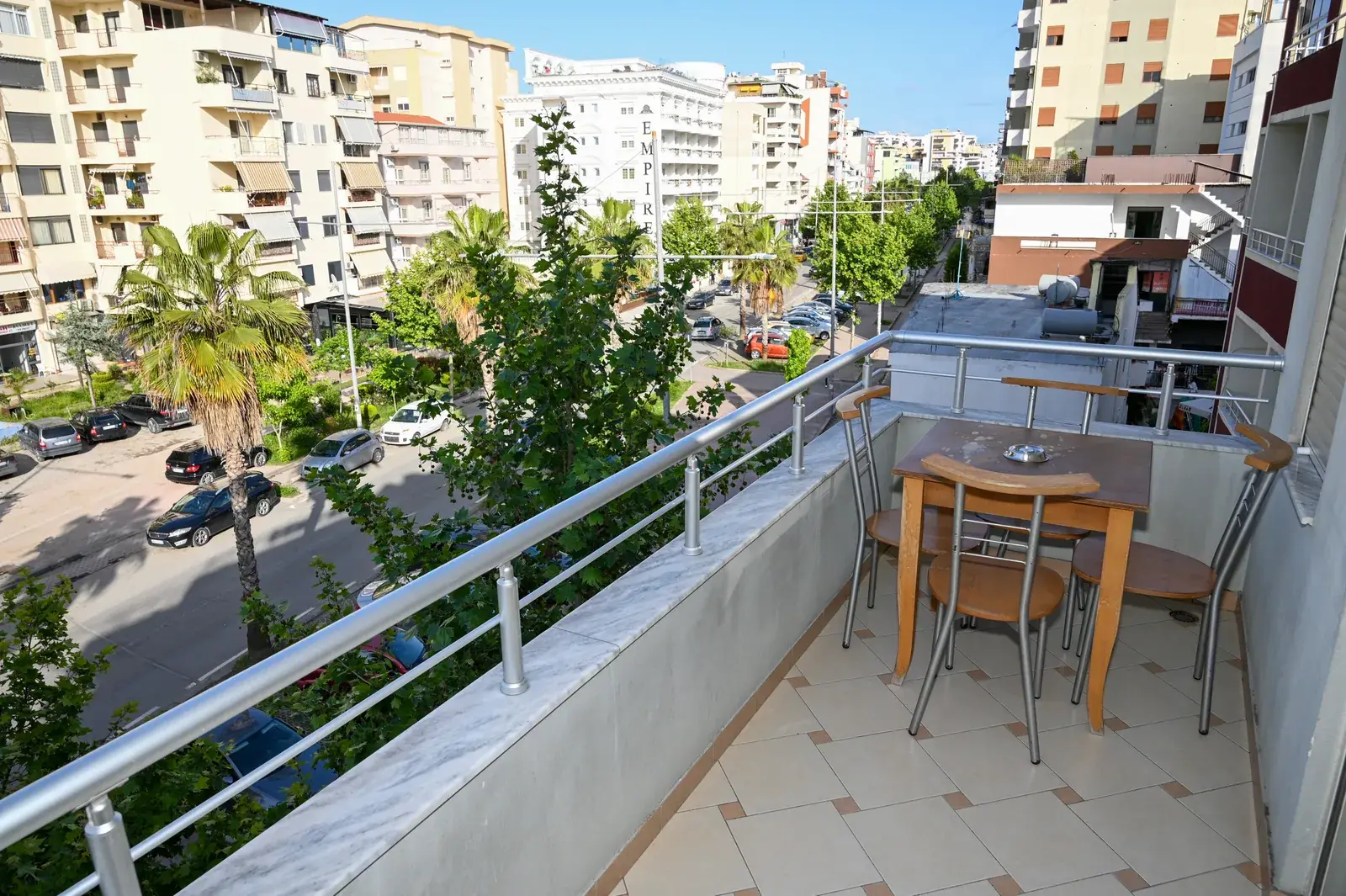 Balcony with city view over the avenue — Vila Emes, Plazh, Durrës