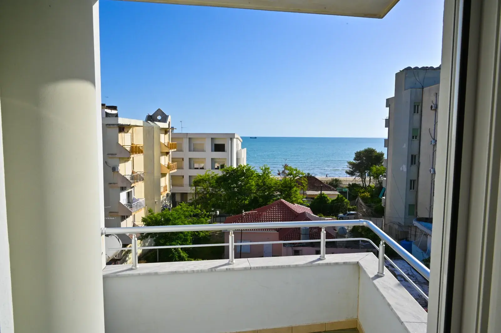Sea view over the rooftops — Vila Emes, Plazh, Durrës